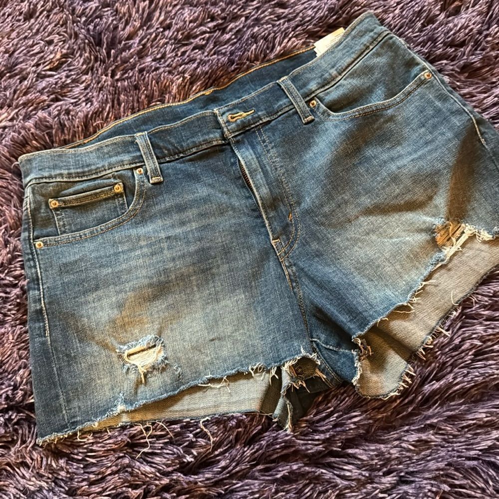 Levis distressed shorts